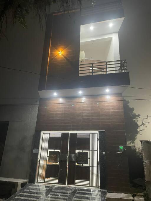 Rukmani Villas Group Of Rukmani Home Stay Mathura Esterno foto
